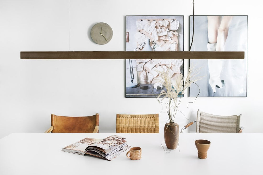 Hvor højt over spisebordet skal lampen hænge?