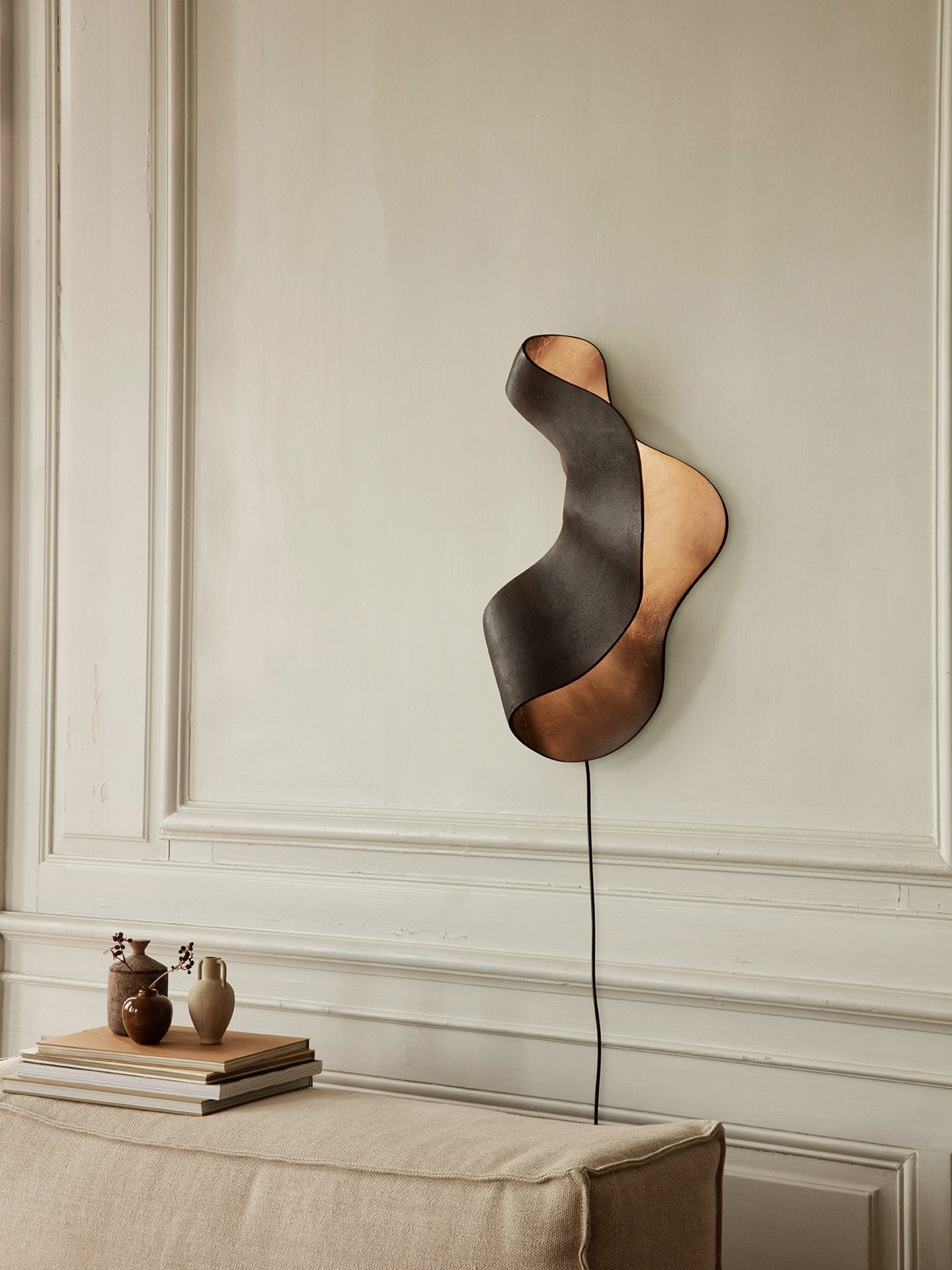Oyster Wall Lamp, Black