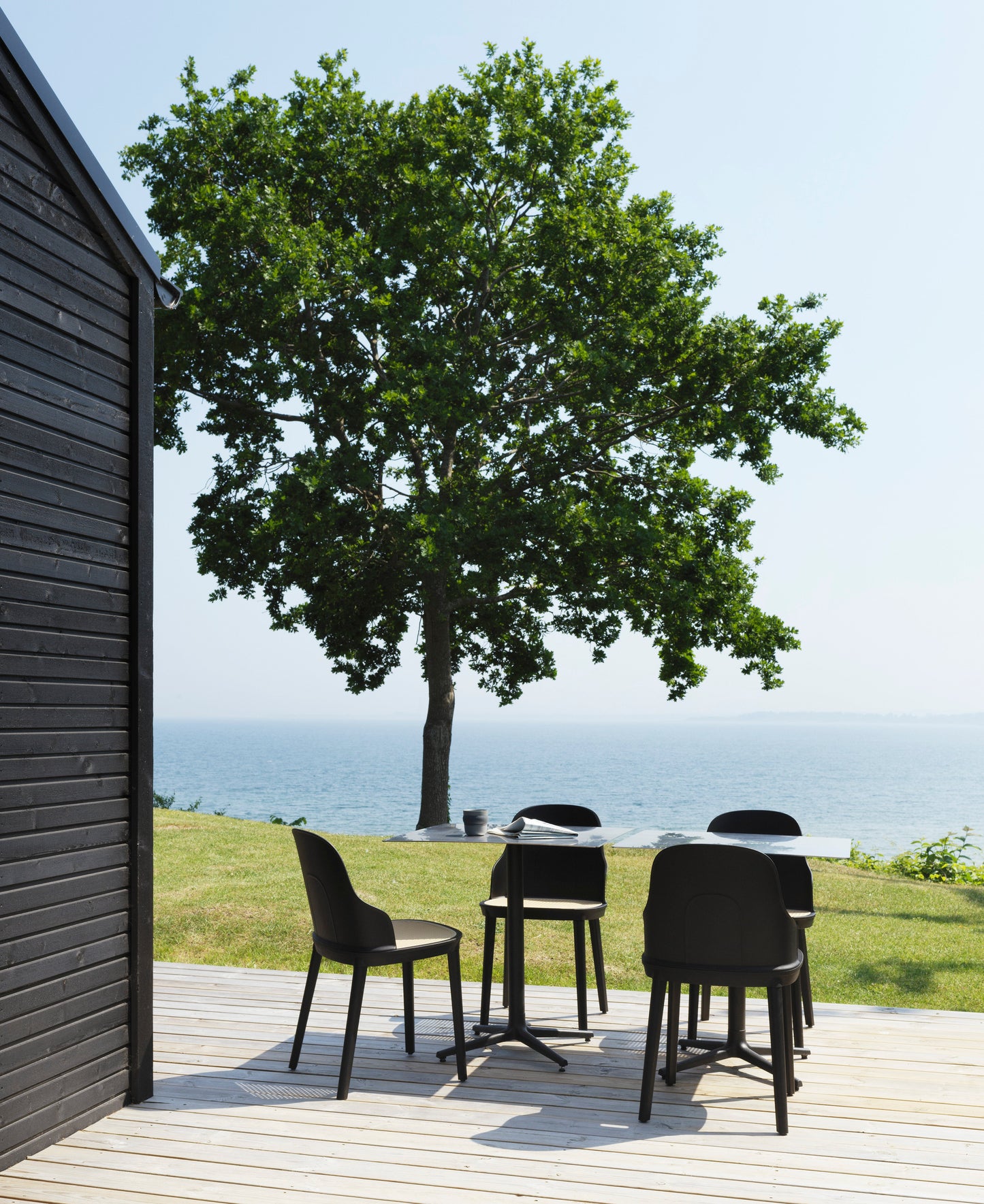 Allez Chair Molded wicker, Black