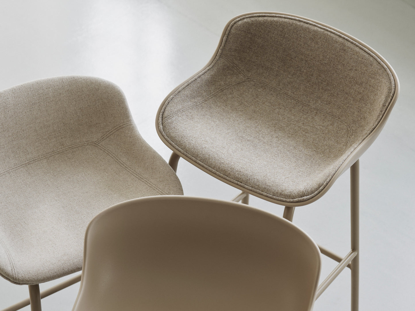 Hyg Barstool 65 cm, Steel Main Line Flax
