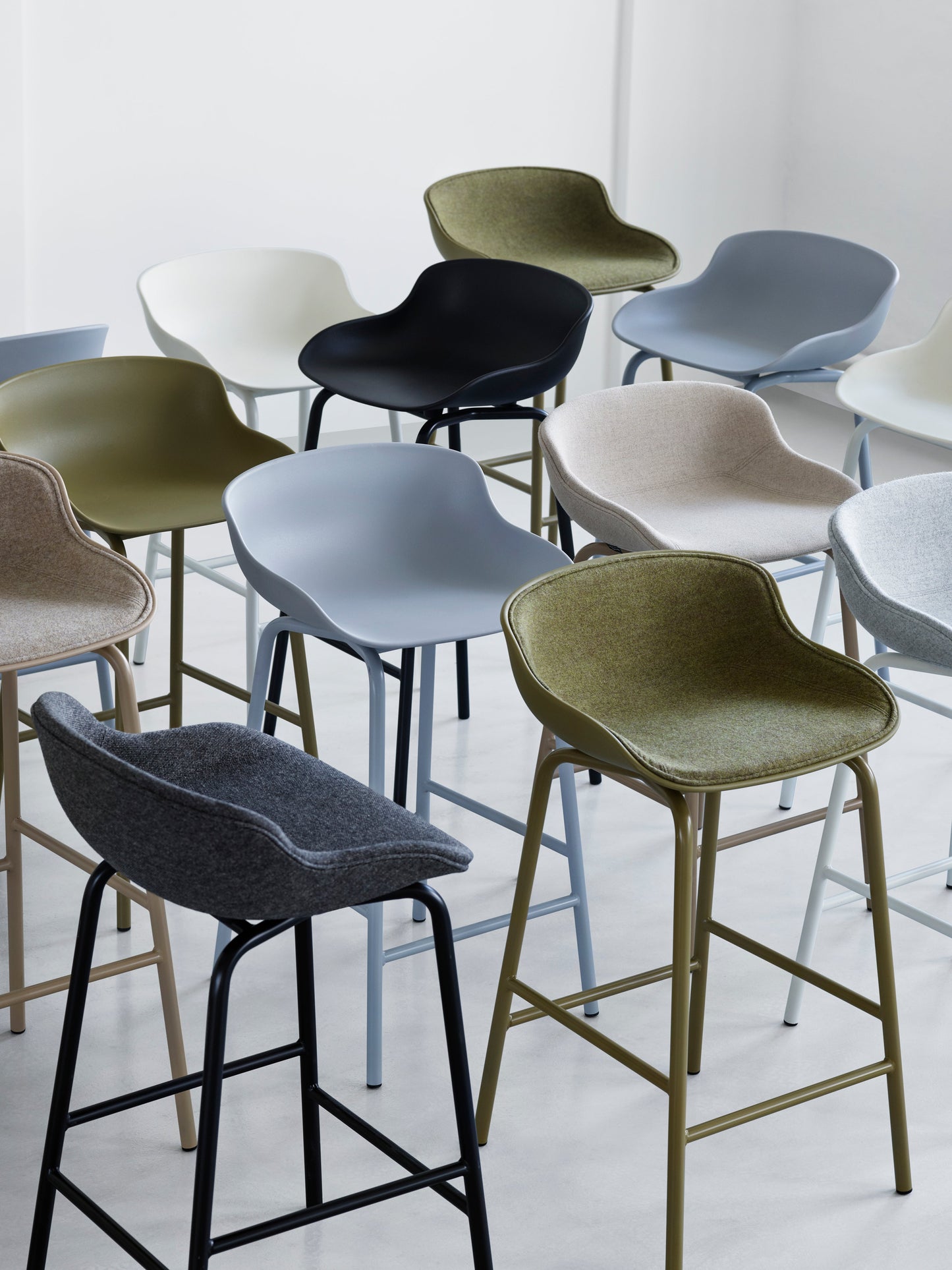 Hyg Barstool 65 cm, Steel Main Line Flax