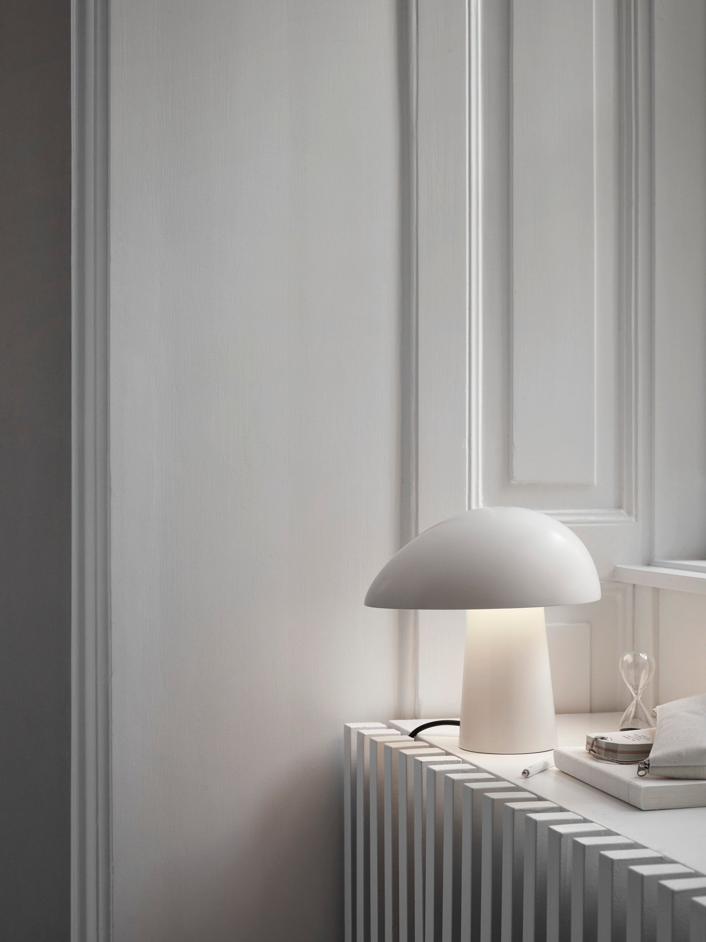 Night Owl™ Monochrome, Smokey White