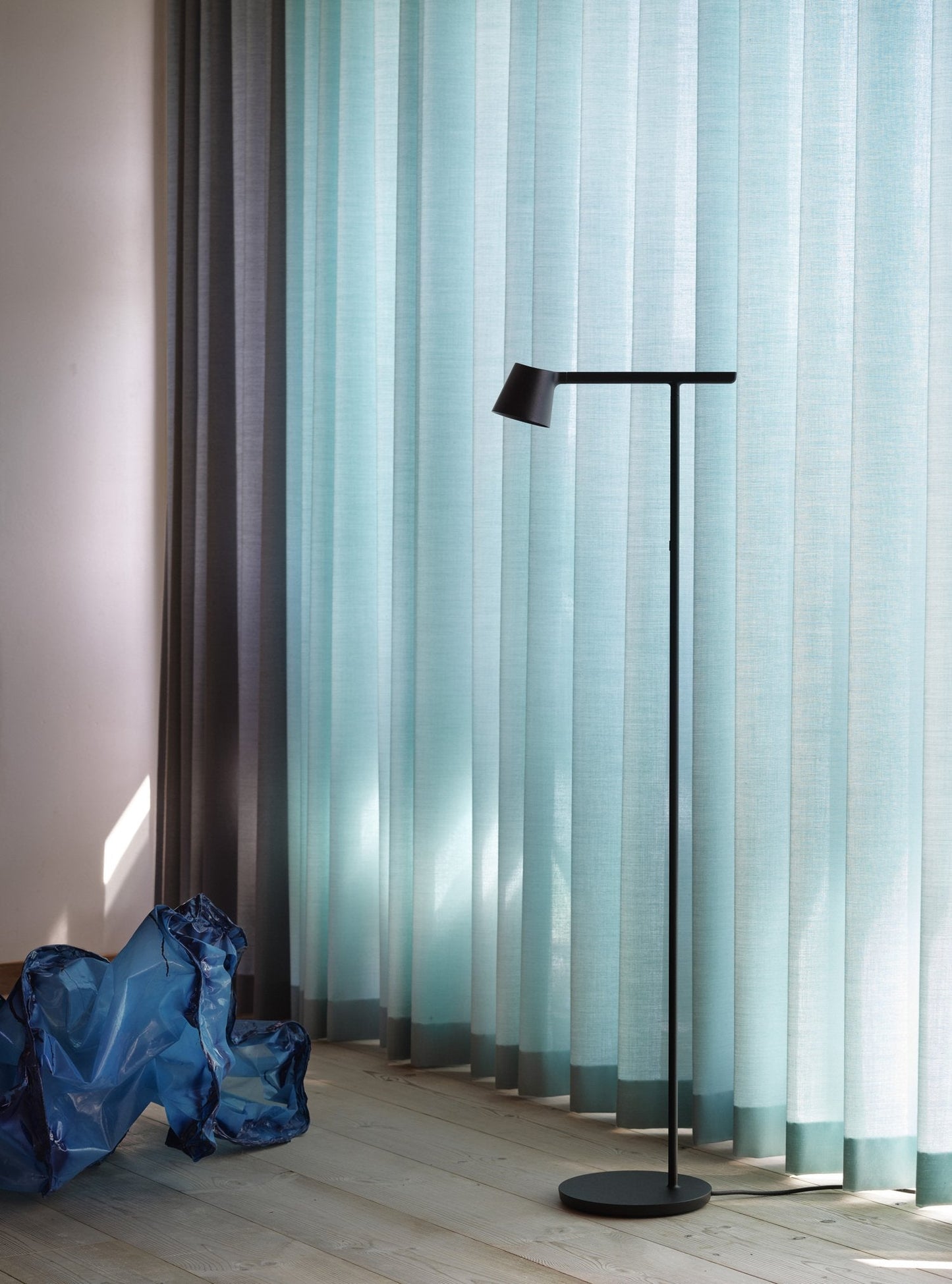 Tip Floor Lamp, Grey