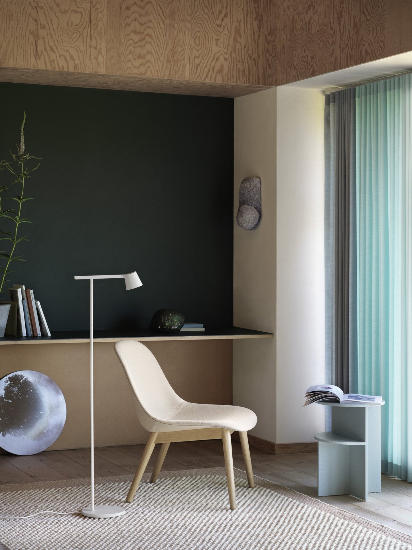 Tip Floor Lamp, Black