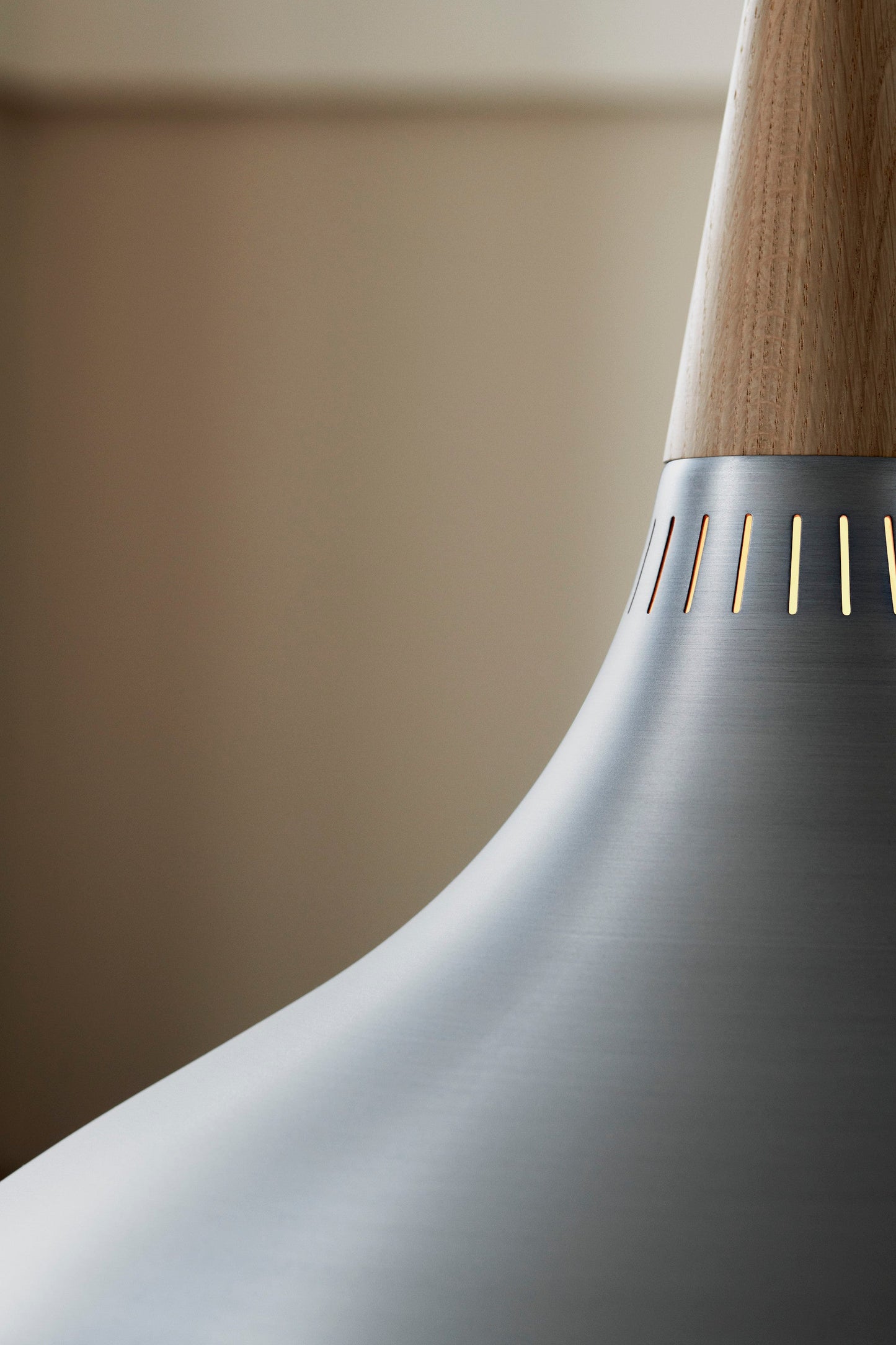 Orient™ P2, Aluminium/Oak