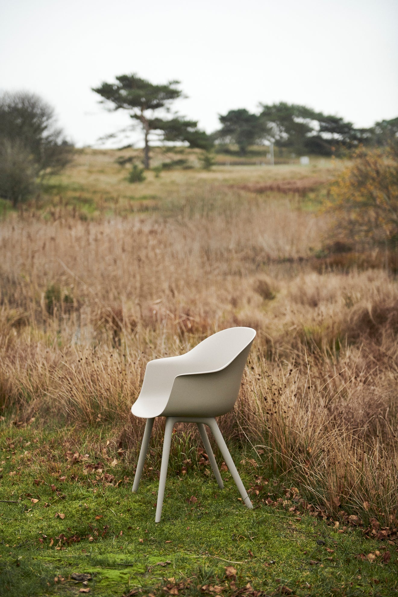 Bat Dining Chair Un-Upholstered Plastic base Outdoor, Beige/Beige
