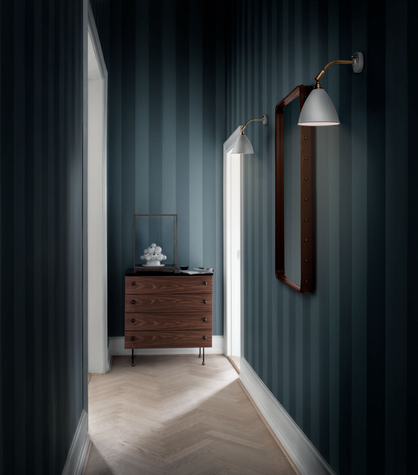 BL7 Wall Lamp - Ø16 Black Brass, Bone China