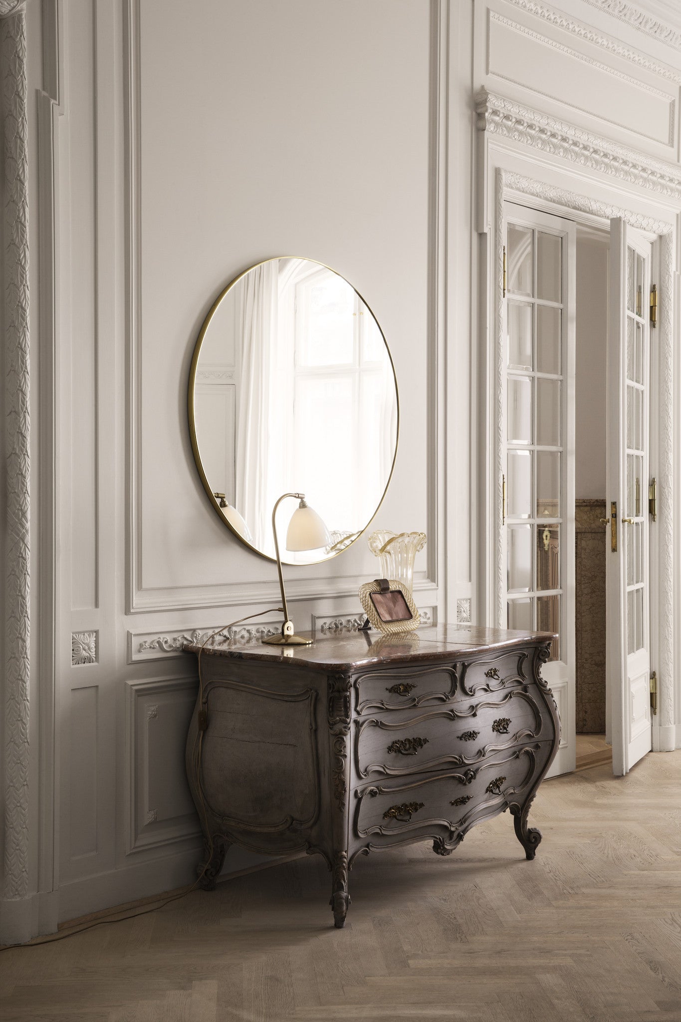 GUBI Mirror - Round - Ø110 cm, Polished Brass
