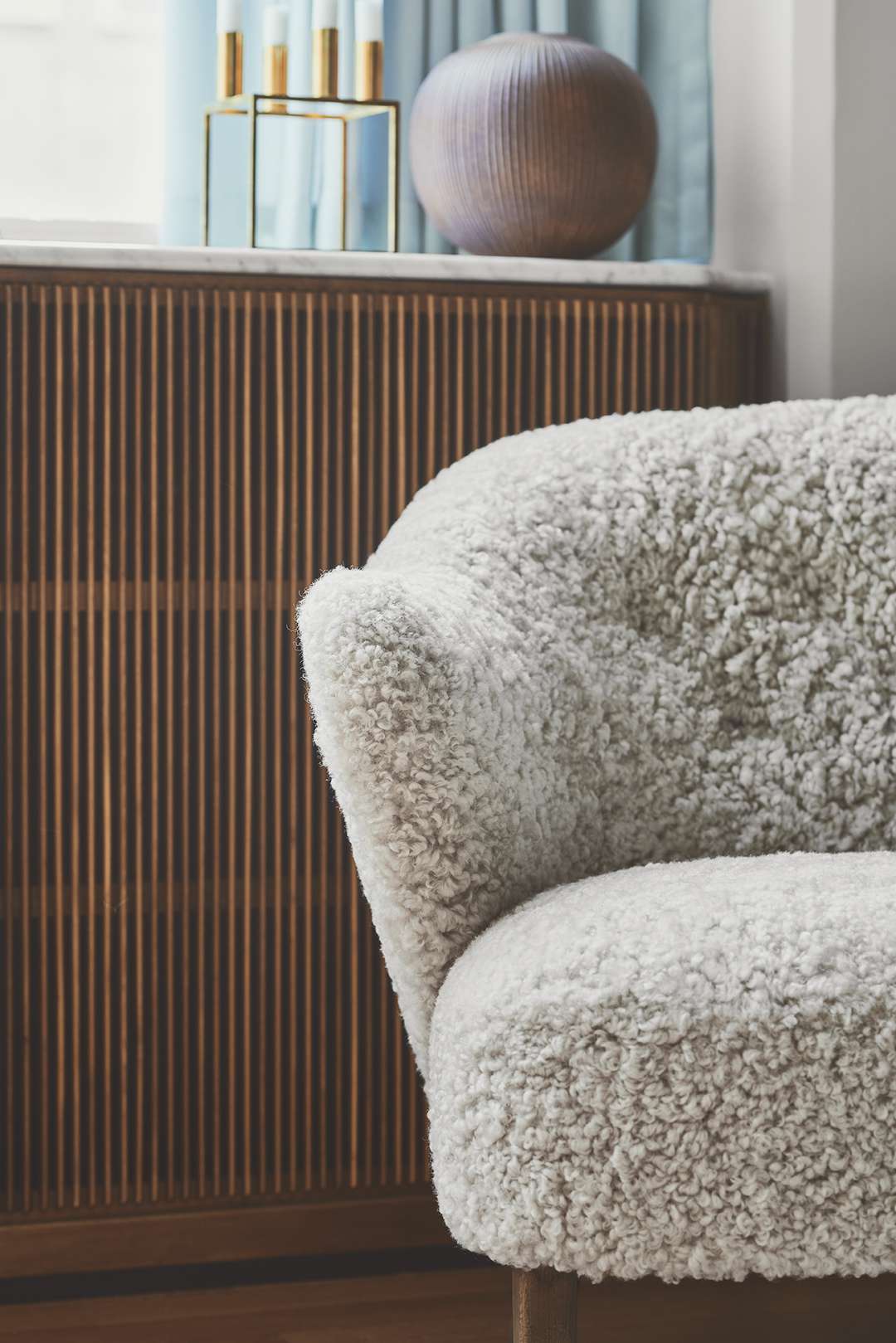 Ingeborg inkl. Skammel, Sheepskin/ Sahara