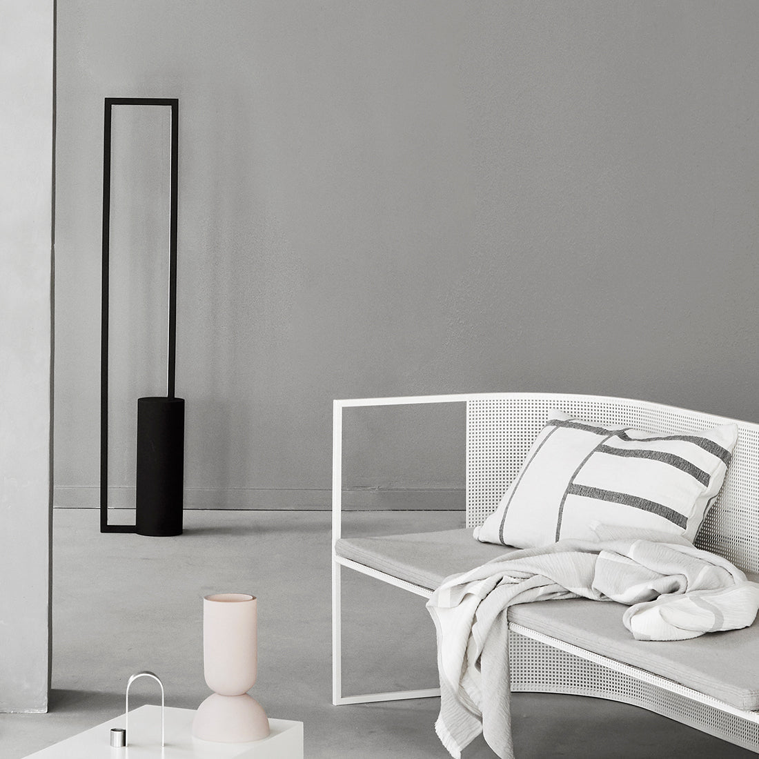 Cylinder Floor Lamp, Black