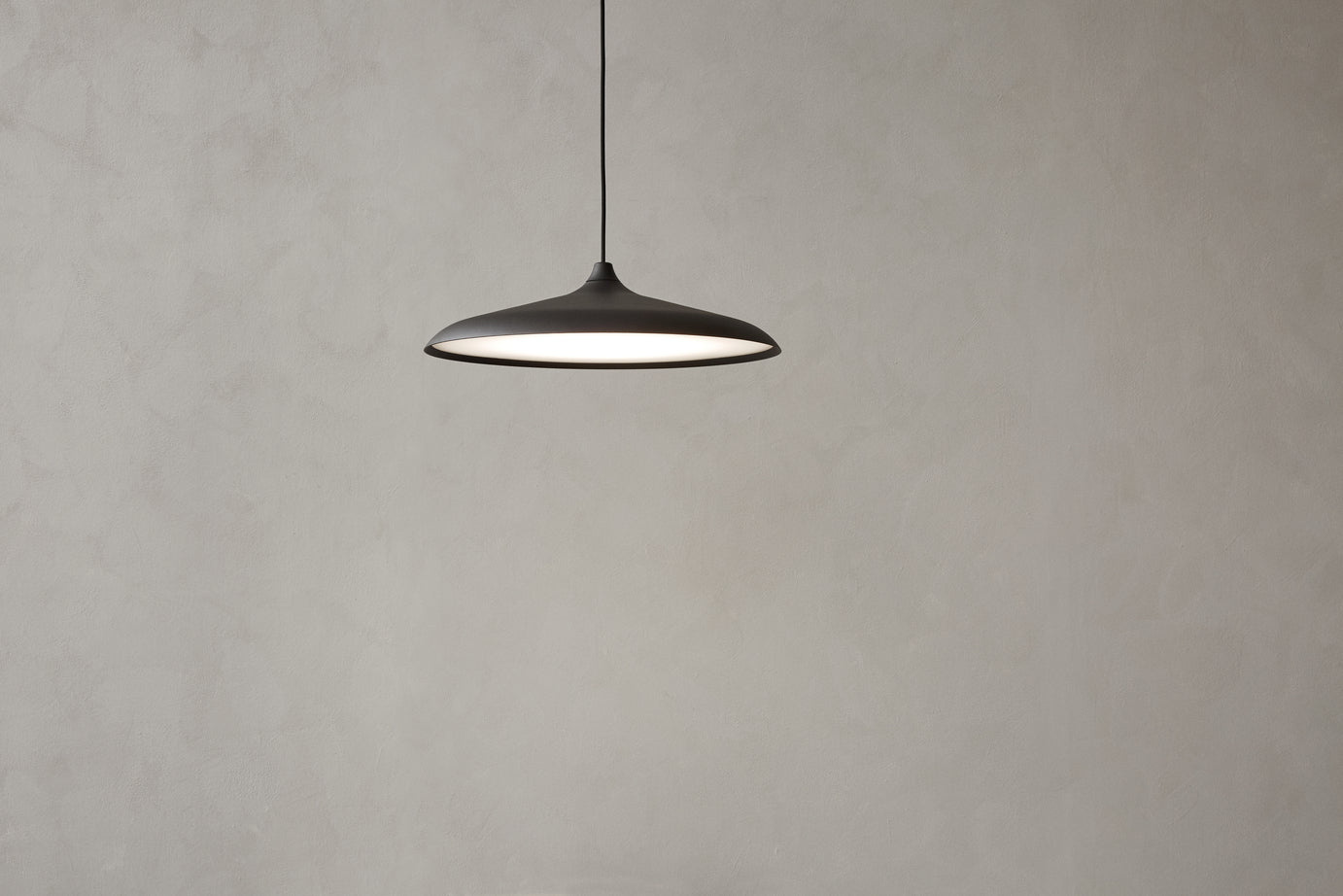 Circular Lamp, Black