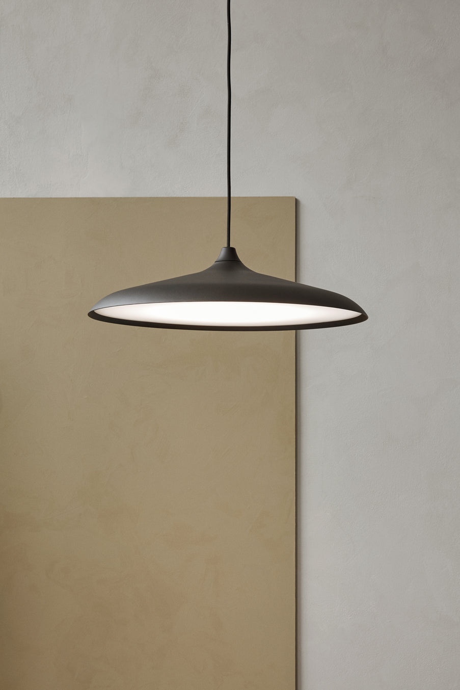 Circular Lamp, Black