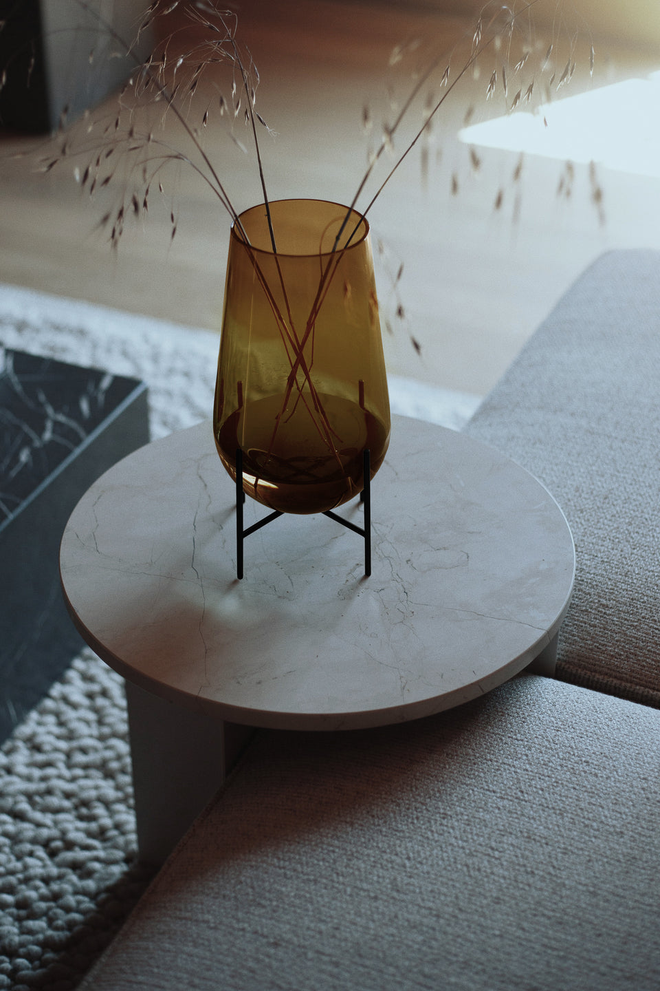 Echasse Vase Small, Amber/Bronzed Brass