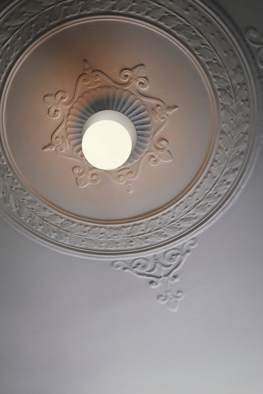 Liila 1 Large, Light silver/opal white