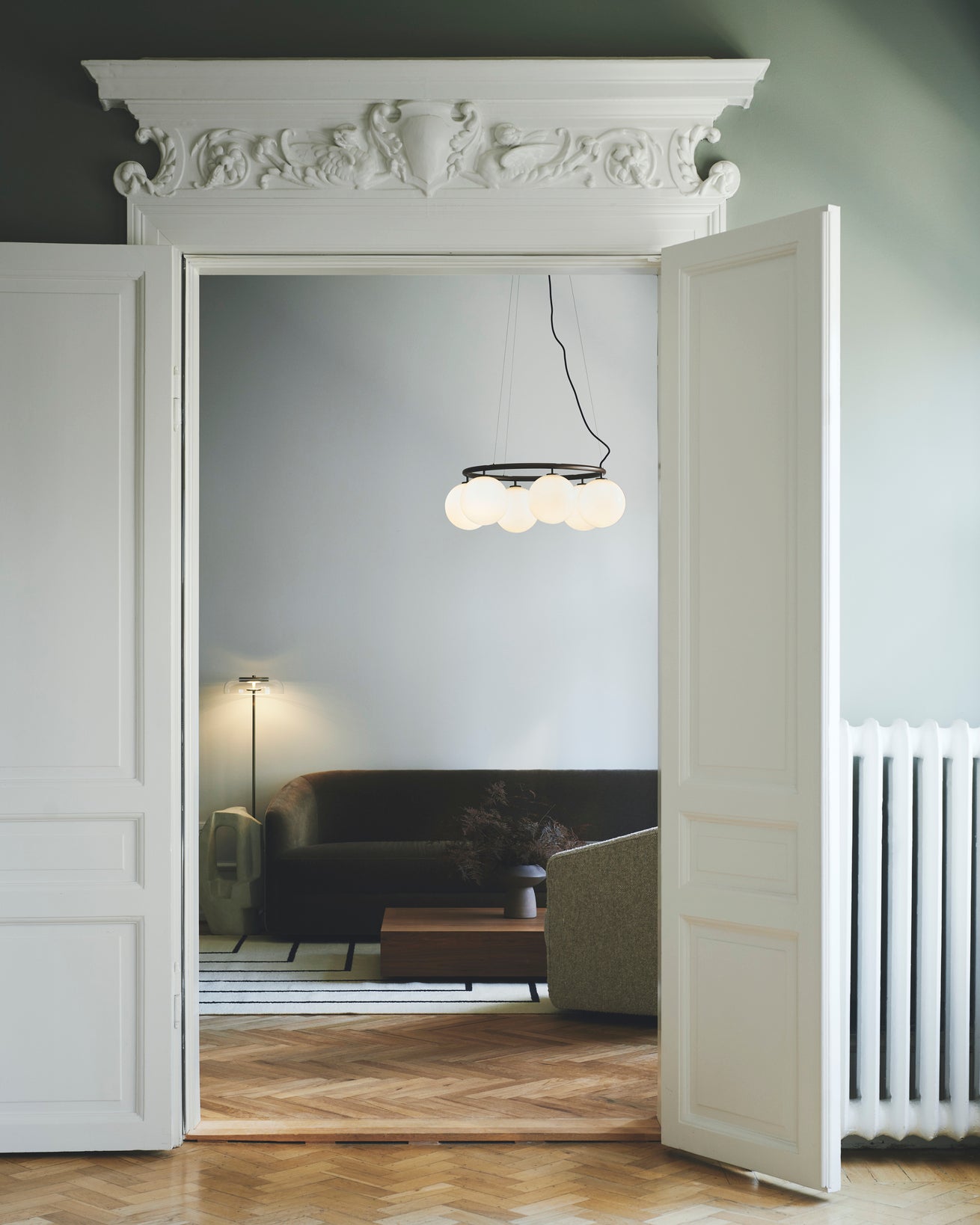 Miira 6 Circular, Dark bronze/opal white