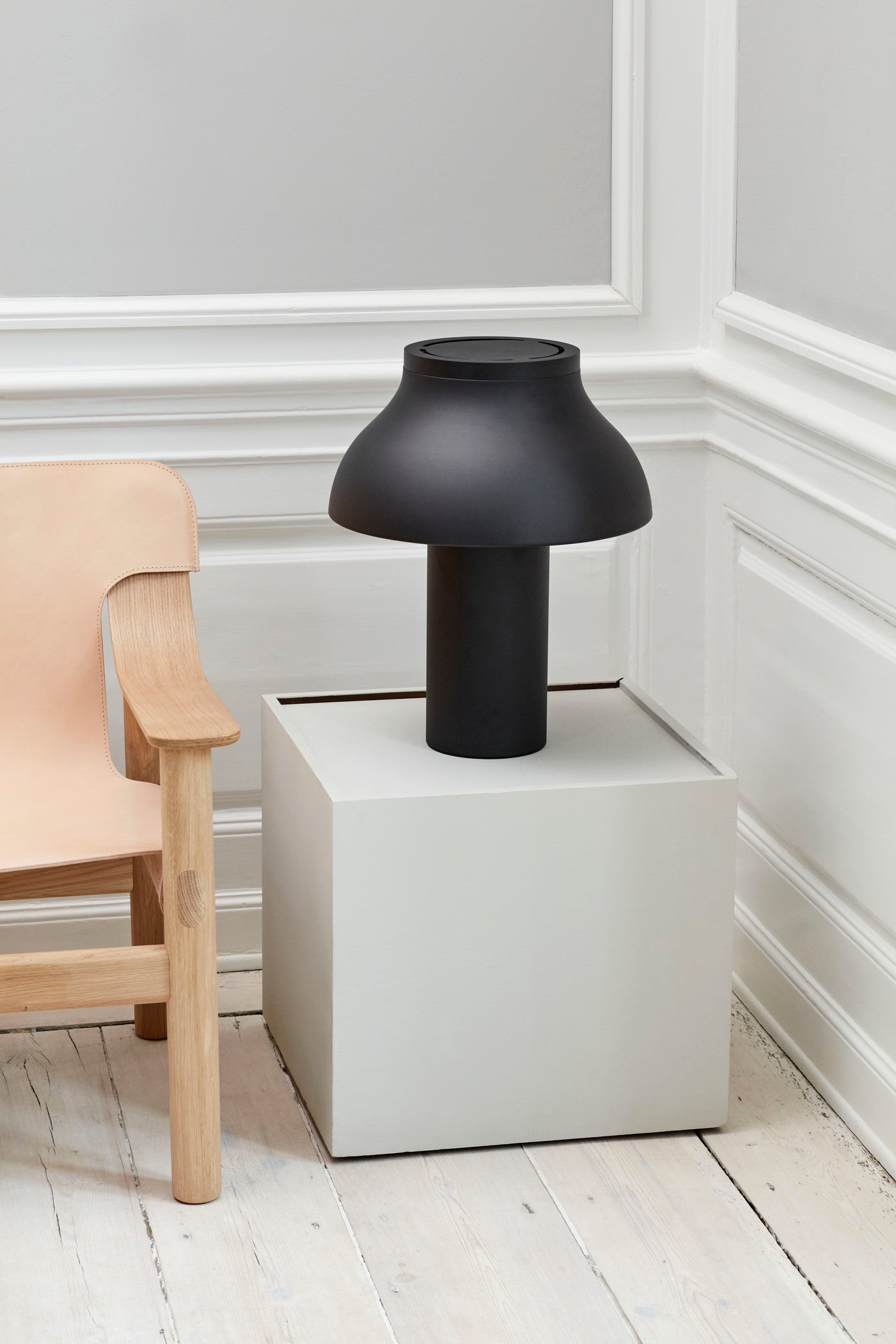PC TABLE LAMP LARGE, BLACK