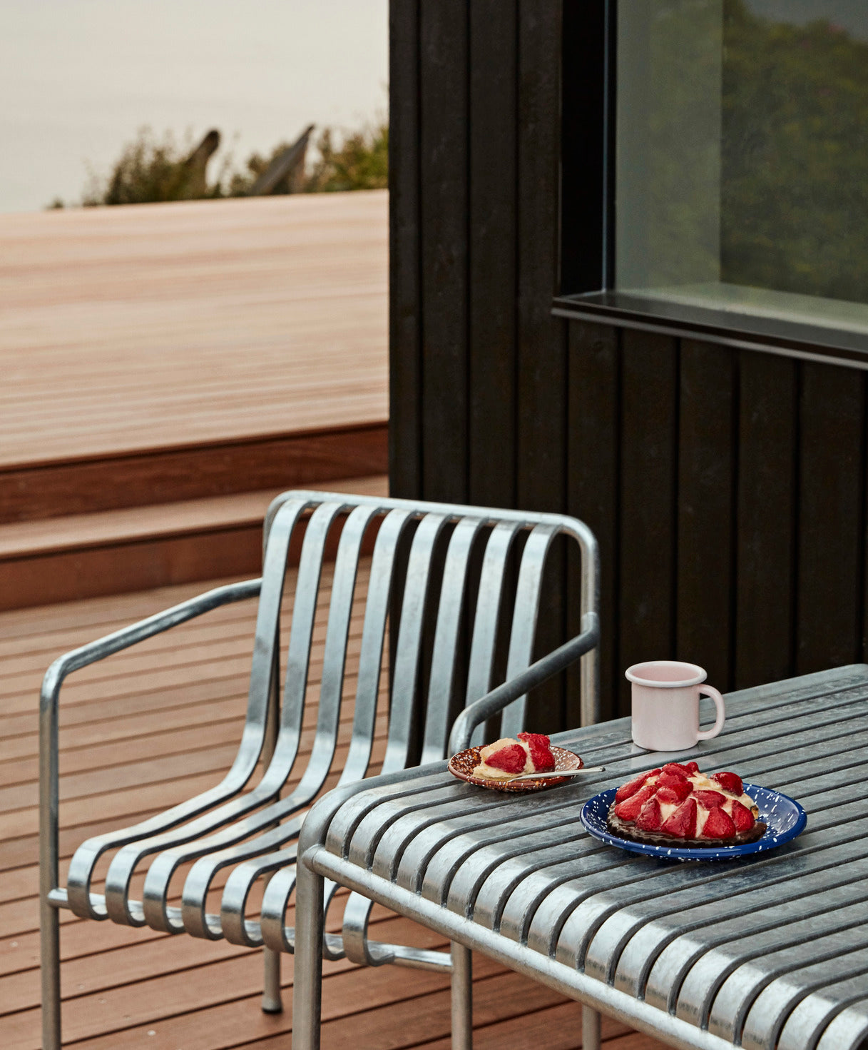 Palissade Table - Large, Hot Galvanised