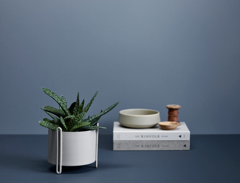 Pidestall flowerpot, grey