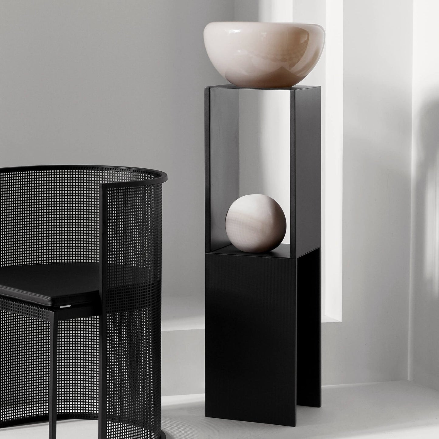 Pedestal Table, Black
