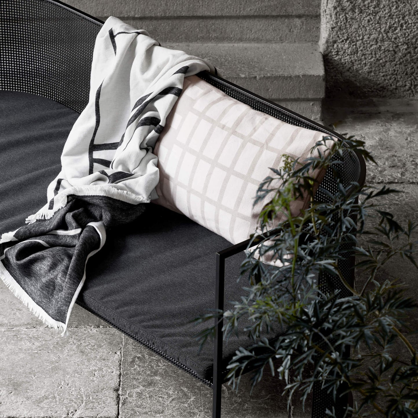 Architecture Throw, Black/Off White