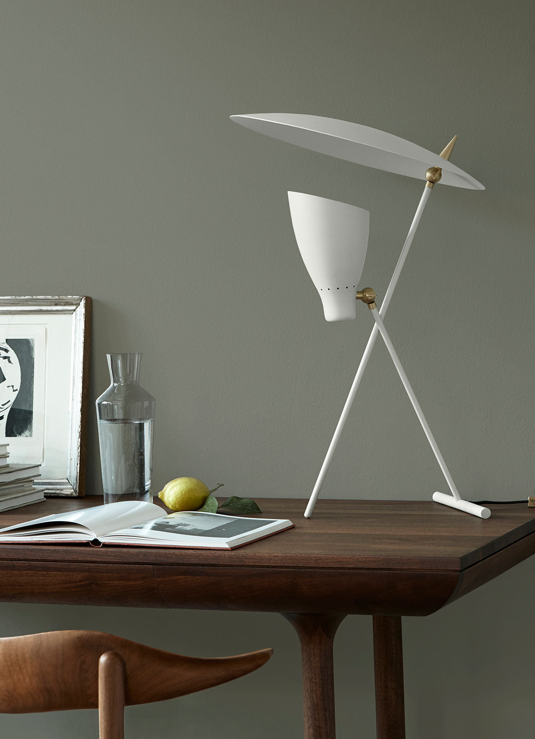 Silhouette table lamp, Warm white